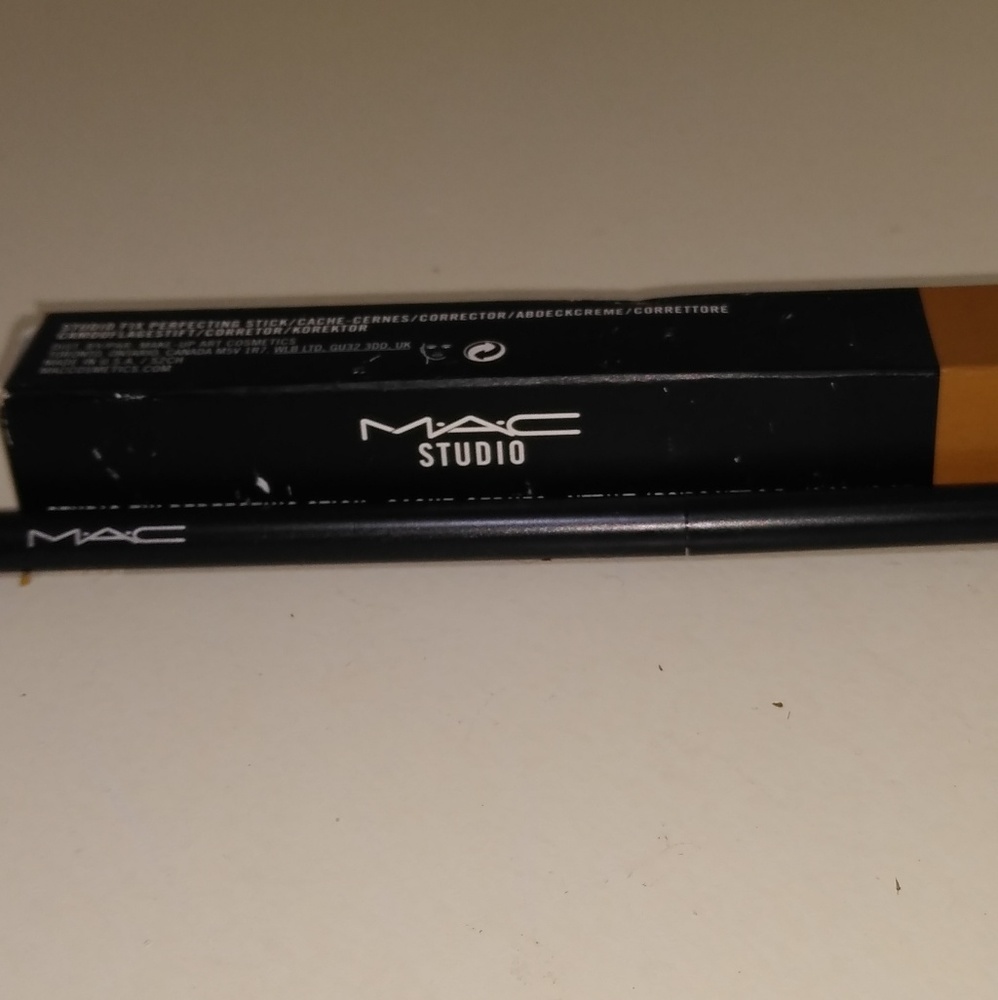 Studio fix perfecting stick